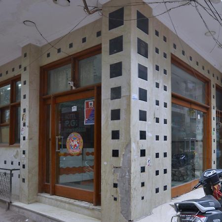 Family Hotel By Pg International Neu-Delhi Exterior foto